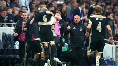 L'Ajax non si ferma più: Van de Beek stende il Tottenham