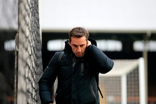 United, la sicurezza non fa entrare Gary Neville: «Non mi avevano riconosciuto»