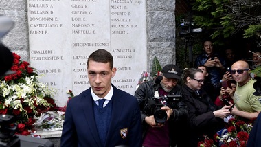 Belotti e i 31 nomi: commozione a Superga per il Grande Torino