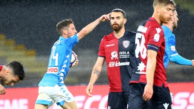 Napoli aritmeticamente secondo: superato il Cagliari