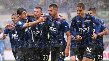 Atalanta, quattromila tifosi in delirio accolgono la squadra a Zingonia