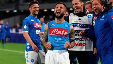 Serie A, Napoli-Cagliari 2-1: apre Pavoletti, rimonta firmata da Mertens e Insigne