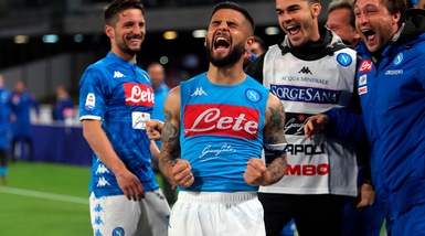 Serie A, Napoli-Cagliari 2-1: apre Pavoletti, rimonta firmata da Mertens e Insigne