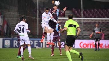Serie B, Salernitana nei guai: l'1-2 con il Cosenza complica i piani salvezza