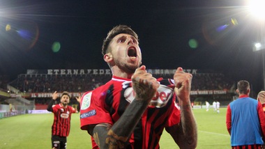 Serie B, l'urlo di Greco è quello del Foggia: Perugia sconfitto, sarà un finale di fuoco