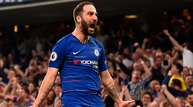 Higuain "gioca" per la Juve