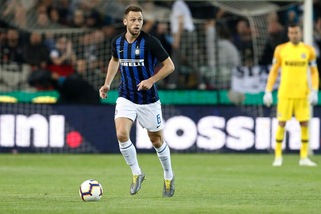 Serie A Inter, De Vrij a rischio con il Chievo: distrazione muscolare