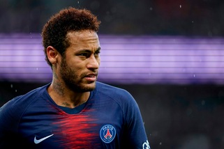 Psg, tre turni a Neymar per il pugno al tifoso