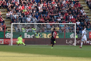 La Lazio vince a Cagliari e tiene vivo l'obiettivo Europa