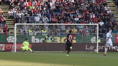 La Lazio vince a Cagliari e tiene vivo l'obiettivo Europa