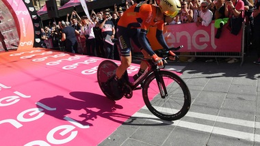 Ciclismo, Giro d'Italia: Nibali terzo. La 1ª tappa va a Roglic