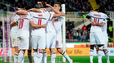 Il Milan non molla la Champions, Fiorentina ancora ko