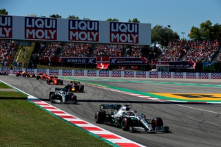F1 Gp Spagna: Hamilton vince, quarto Vettel
