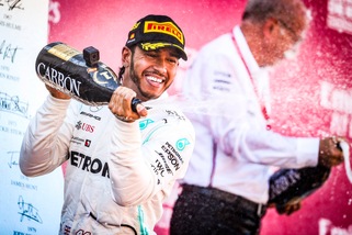 F1 Mercedes, Hamilton: «Guido la macchina più forte di sempre»