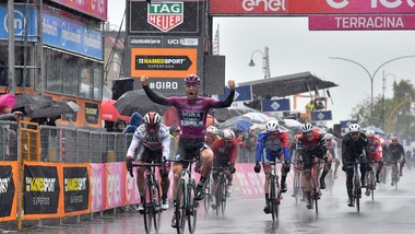 Giro d’Italia, ancora Ackermann: battuti Gaviria e Démare