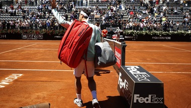 Tennis, Internazionali: esordio ok per Federer, battuto Sousa