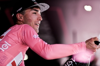 Masnada vince la sesta tappa del Giro d'Italia. Maglia rosa a Conti