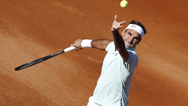 Federer ai quarti degli Internazionali: battuto Coric al tie-break