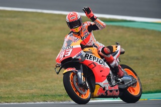 Marquez fa sua la pole a Le Mans, Rossi è quinto