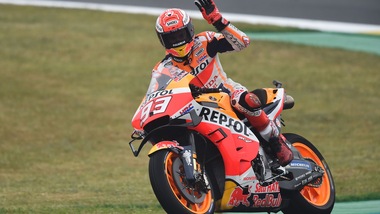 Marquez fa sua la pole a Le Mans, Rossi è quinto