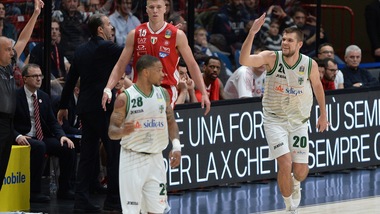L'Olimpia Milano perde Gara-1 contro Avellino. Brindisi ko a Sassari