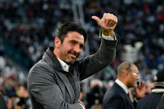 Juventus, Buffon allo Stadium per salutare Barzagli: «La vera tragedia sarà quando smetterò io»