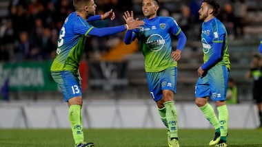 Feralpisalò, buona l'andata dei playoff: battuto il Catanzaro nel segno di Maiorino