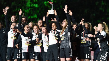 La Juventus Women premiata all’Allianz Stadium per lo scudetto