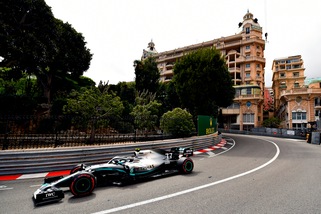 Hamilton e Bottas avanti nelle libere di Monaco, terzo Vettel