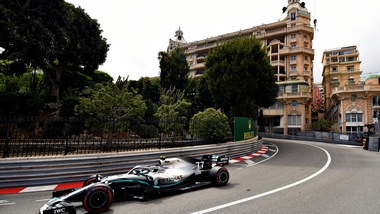 Hamilton e Bottas avanti nelle libere di Monaco, terzo Vettel