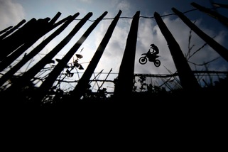 Motocross, muore un pilota durante una gara nel pesarese