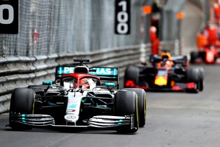 Hamilton vince a Monaco davanti a Vettel. Ritiro per Leclerc