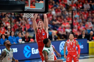 L'Olimpia Milano schiaccia Avellino e conquista la semifinale