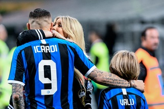 Icardi sbaglia il rigore, Wanda lo difende