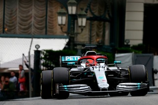 Gp Monaco, Hamilton vince ancora: il titolo a 1,20