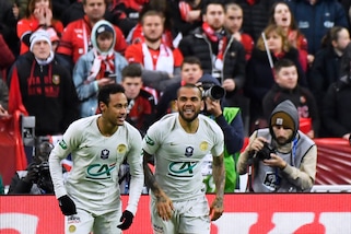 Brasile, Tite punisce Neymar. Dani Alves nuovo capitano