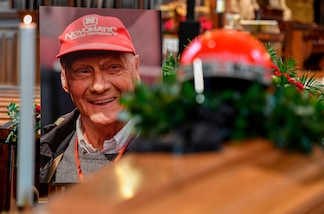 Lauda, migliaia di persone a Vienna per il funerale