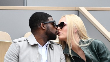 Lindsey Vonn, show al Roland Garros: che bacio!