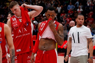 Olimpia Milano ancora ko. Sassari scappa sul 2-0
