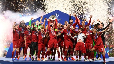 Gioia Liverpool, Henderson alza la Champions League a Madrid