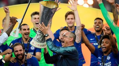Sarri, quanta gioia: il tecnico alza l'Europa League!