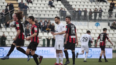 Play out, la Lucchese si salva ai rigori. Bisceglie retrocesso