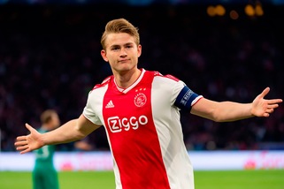 Le Parisien: "De Ligt al Psg: per lui 15 milioni all'anno, 75 all'Ajax"