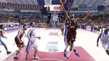 Basket: Venezia-Sassari, quote in bilico per gara2