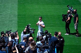 Real Madrid, presentato Jovic: "Voglio vincere tutto qui"