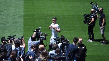 Real Madrid, presentato Jovic: "Voglio vincere tutto qui"