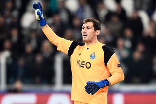 Record: "Iker Casillas si ritira". Secca smentita: "Decido io quando"