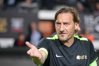 Totti: "Sento tante ipotesi, a breve comunicherò le mie scelte alla Roma"