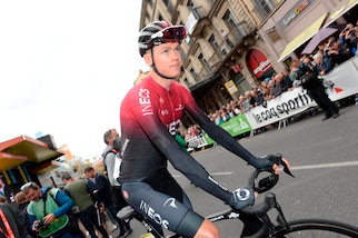 Froome è stato dimesso dall'ospedale: torna a casa dopo l'infortunio