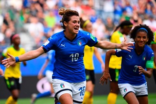 Mondiali femminili, l'Italia vola agli ottavi con Girelli e Galli: pokerissimo alla Giamaica